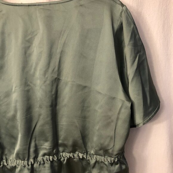 Levis Pretty Silky Blouse: Size M - Picture 3 of 11